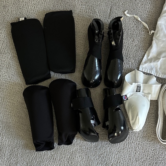 Martial Arts Sparring Gear Set + Gi + Belts - Picture 1 of 9